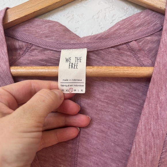 We The Free Free People Clementine V Neck Tee Shirt Top Berry Pink size Small - Picture 4 of 11